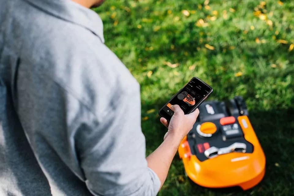 Worx Rasenmähroboter Landroid L2000, bis 2000 m² Rasenfläche, (Set), 2000m², 20V/5Ah, 22cm/30-60mm, WiFi/Bluetooth, Cut to edge, PowerShare - Thumbnail 8