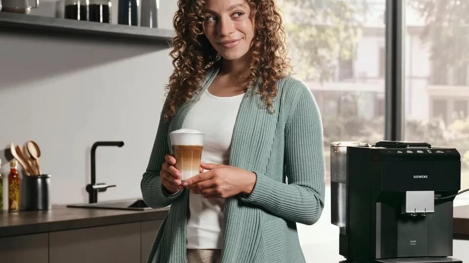 SIEMENS Kaffeevollautomat EQ500 classic TP513D09, viele Kaffeespezialitäten, OneTouch-Funktion, intuitives Farbdisplay, automatische Dampfreinigung, schwarz - Thumbnail 7