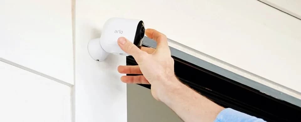 ARLO Überwachungskamera Ultra 2 Spotlight Kabelloses 4K-UHD-Überwachungssystem mit 3 Kamera (Außenbereich, 3-tlg) - Thumbnail 3
