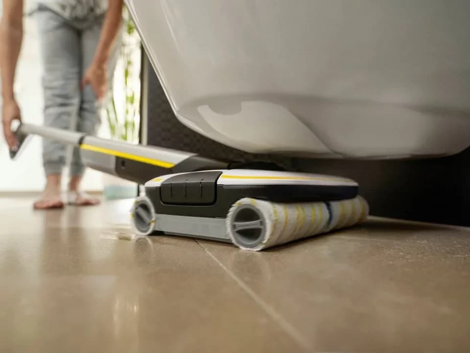 KÄRCHER Hartbodenreiniger FC 7 CORDLESS, kabelloser Bodenreiniger mit 4 rotierenden Mikrofaserwalzen - Thumbnail 5