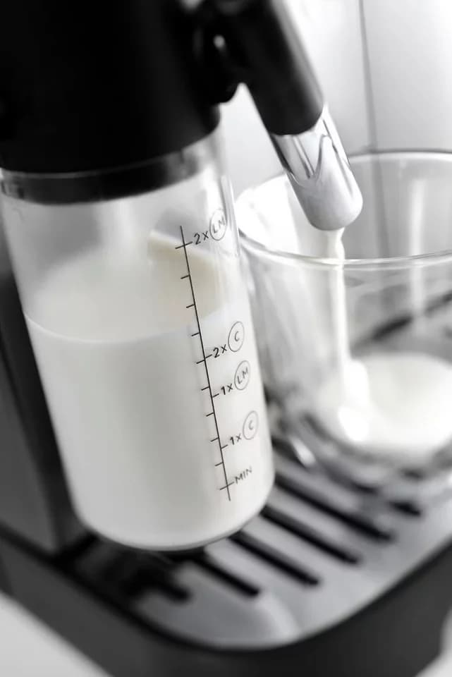De'Longhi Kaffeevollautomat Magnifica Evo ECAM290.61.SB- 5 Rezepte, perfekter Milchschaum, LatteCrema Milchsystem, automatische Entkalkung und Reinigung - Thumbnail 3