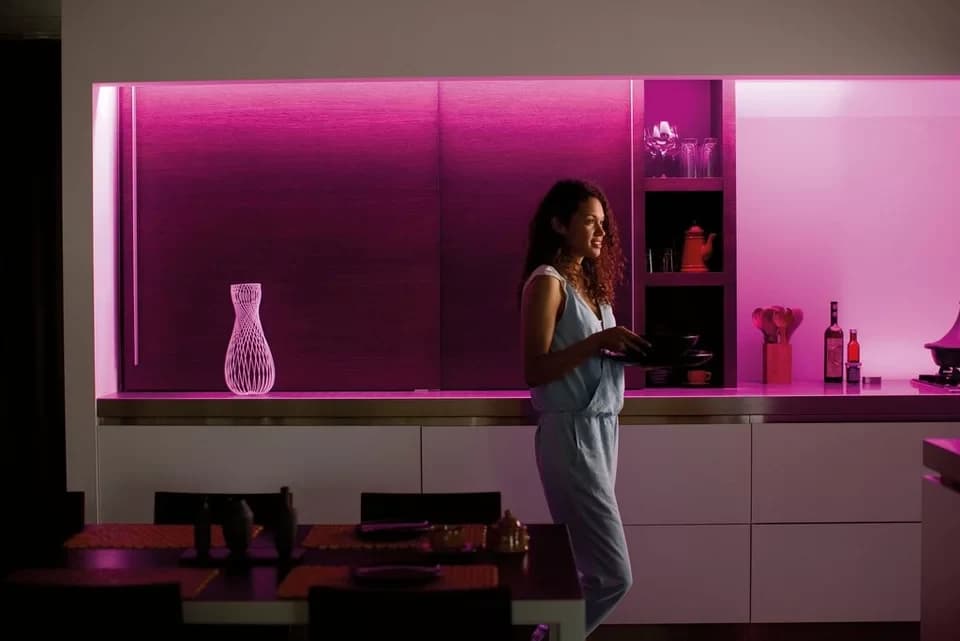 Philips Hue LED Stripe, LED Lightstrip+ Basis, 1600 Lumen - Thumbnail 9