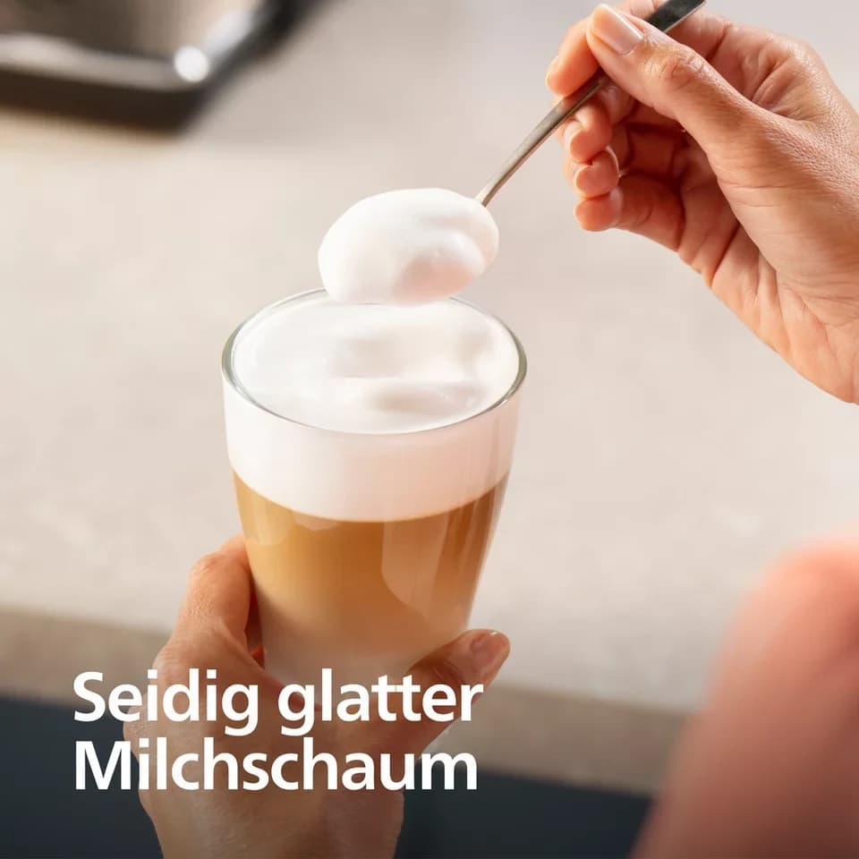 Philips Kaffeevollautomat EP5443/70 5400 Series, 12 Kaffeespezialitäten, LatteGo Milchsystem und 4 Benutzerprofilen - Thumbnail 8