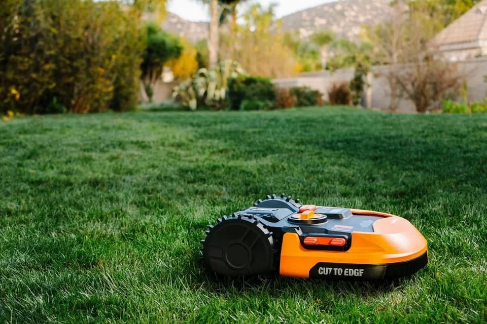 Worx Rasenmähroboter Landroid L2000, bis 2000 m² Rasenfläche, (Set), 2000m², 20V/5Ah, 22cm/30-60mm, WiFi/Bluetooth, Cut to edge, PowerShare - Thumbnail 9