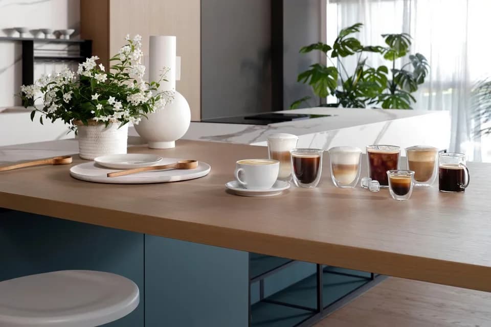 De'Longhi Kaffeevollautomat Magnifica Plus ECAM320.60.B - 15 Rezepte, LatteCrema Milchsystem, 3,5" Touch-Farbdisplay, Extra Shot Funktion, automatische Reinigung - Thumbnail 8